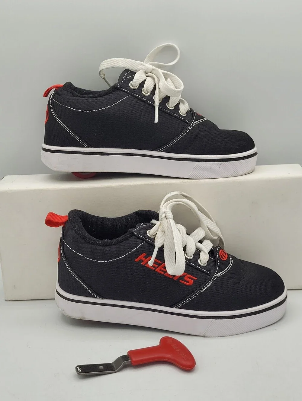 Heelys Skater Shoes Size 1 In Youth